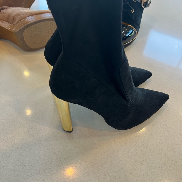 Brand New Gold heel suede sock bootie. Size 10 - Picture 1 of 1